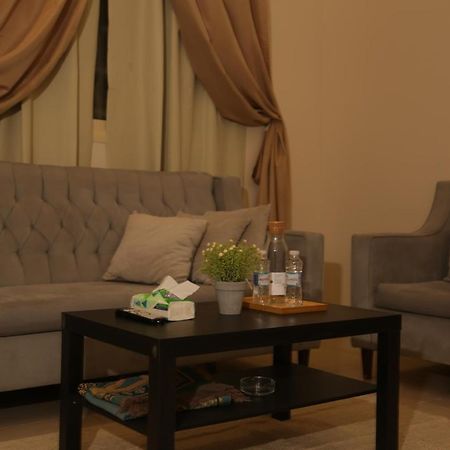 Spacious Apartments At Basla St 3 Mins From King Fahd Stadium Riad Exterior foto