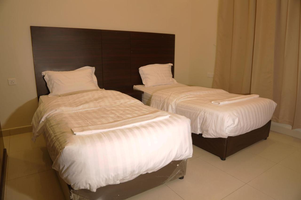 Spacious Apartments At Basla St 3 Mins From King Fahd Stadium Riad Exterior foto