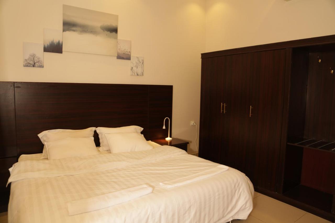 Spacious Apartments At Basla St 3 Mins From King Fahd Stadium Riad Exterior foto