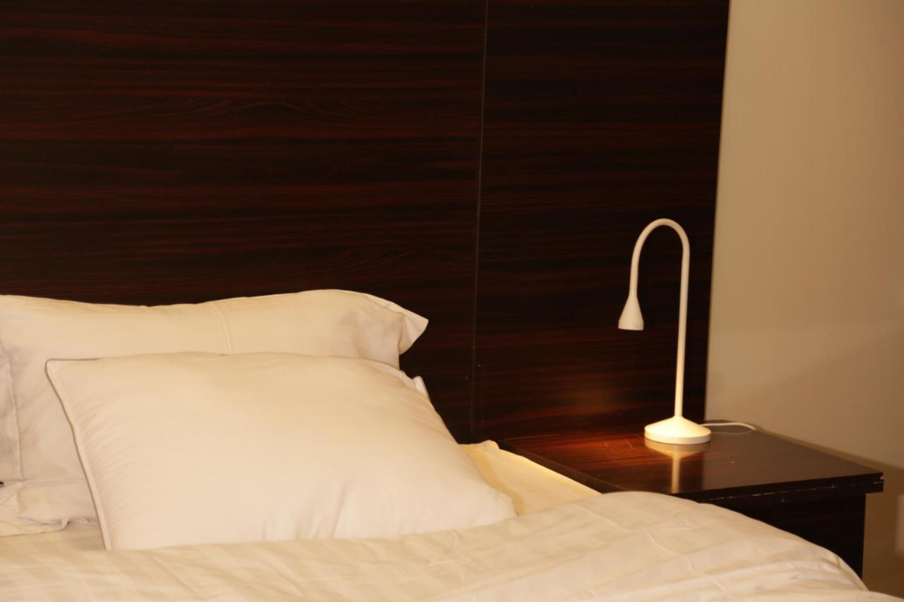 Spacious Apartments At Basla St 3 Mins From King Fahd Stadium Riad Exterior foto
