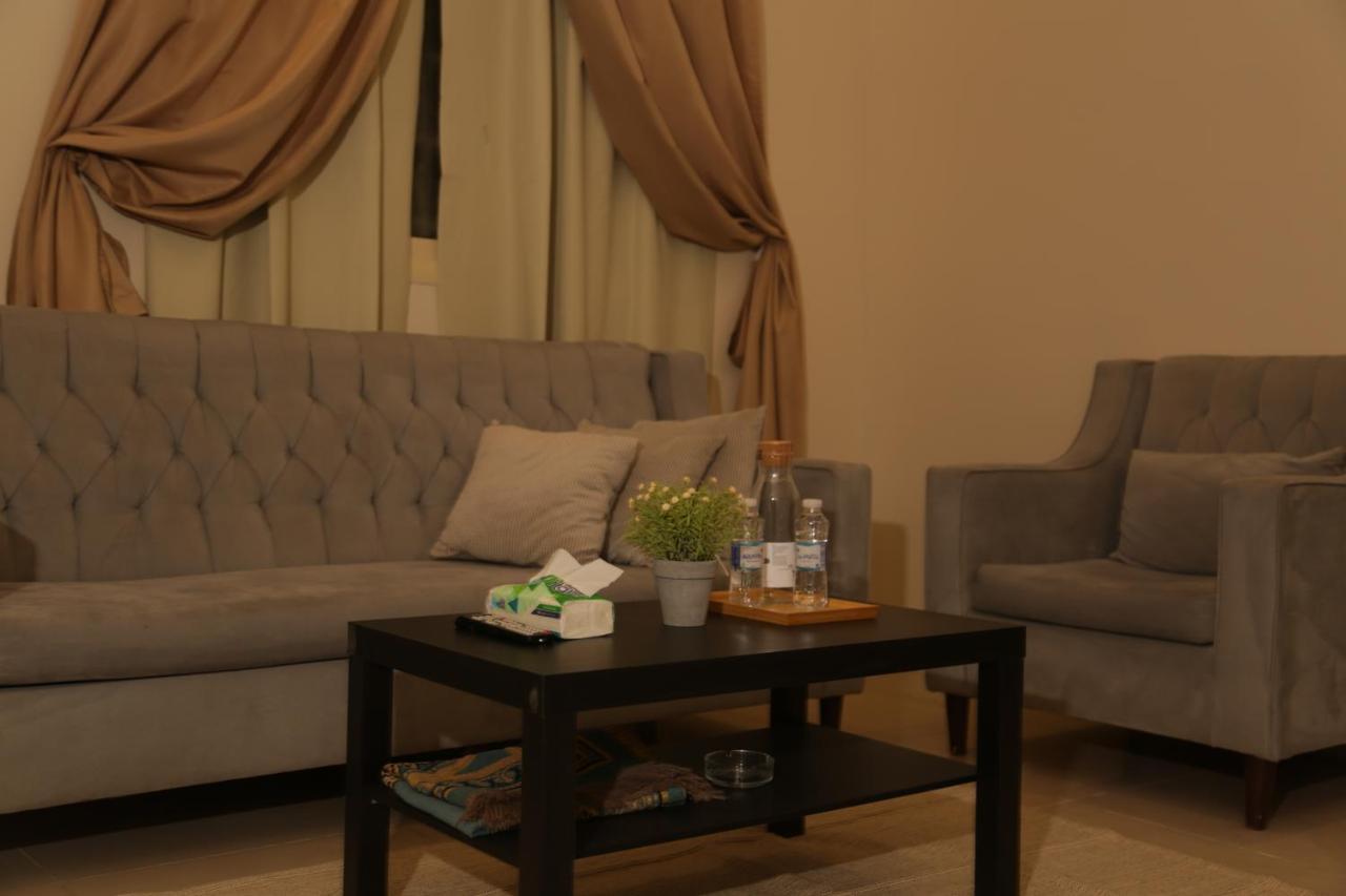 Spacious Apartments At Basla St 3 Mins From King Fahd Stadium Riad Exterior foto